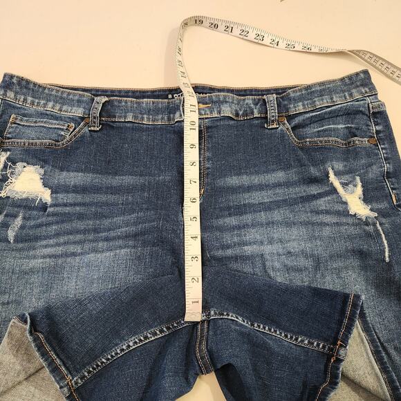 Boutique+ Boyfriend Distressed Denim Shorts Size 20W - Picture 6 of 8